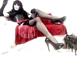 versaute transe in reizwäsche und high heels