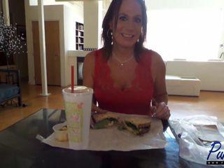 Das Porno Interview heute mit Shemale Babe Lexxxis Kanyon