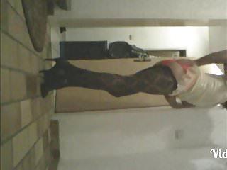 sportlicher kerl fickt die junge transe in sexy unterwäsche durch