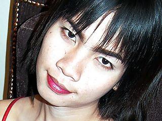 blonde transe mit geilen titten würgt den schwanz des fremden mannes