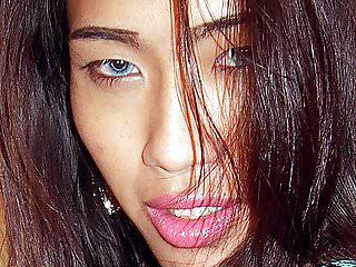 schlanke blonde transe mit gemachten titten und tattoos beim sex mit dem boy - transen porno